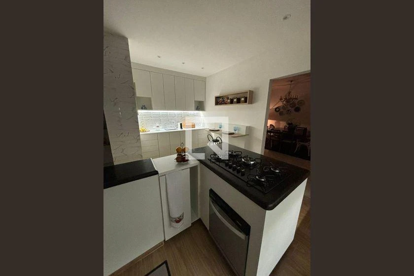 Furnished apartment, 492 m², with a glass-enclosed balcony — photo 8