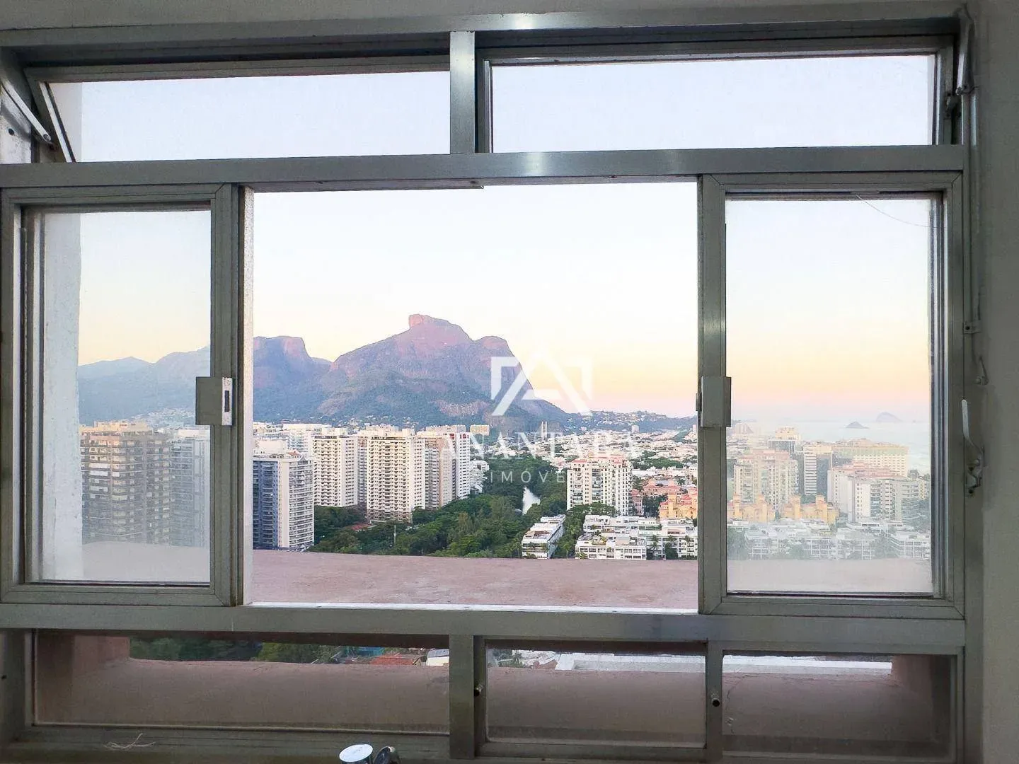 2-bedroom apartment with a water view in Rio de Janeiro — photo 16