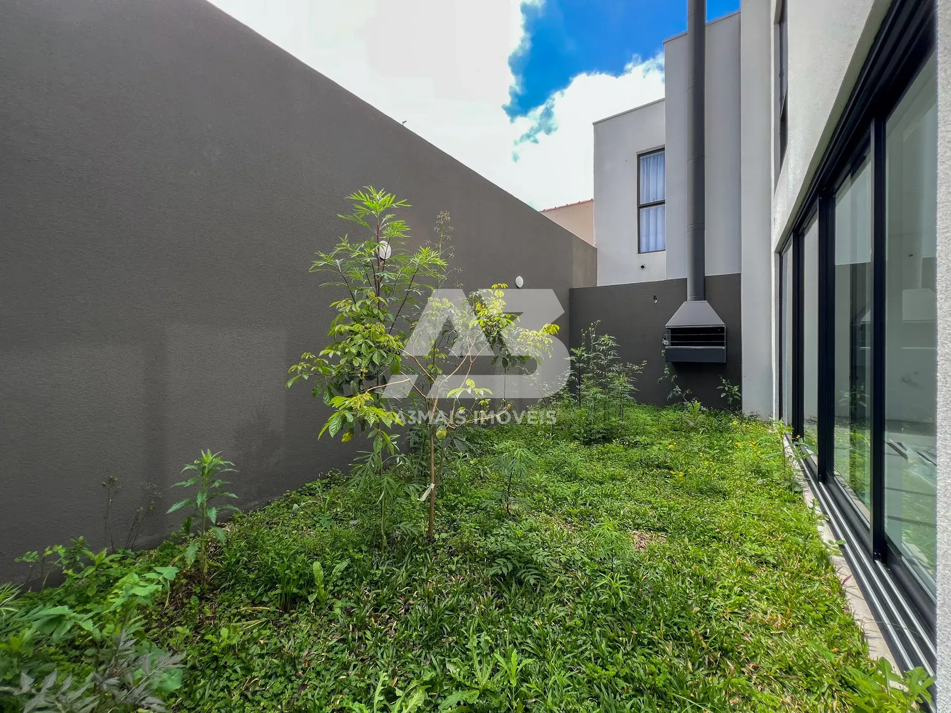Glass-enclosed balcony in a 3-bedroom house, 137 m² — photo 25