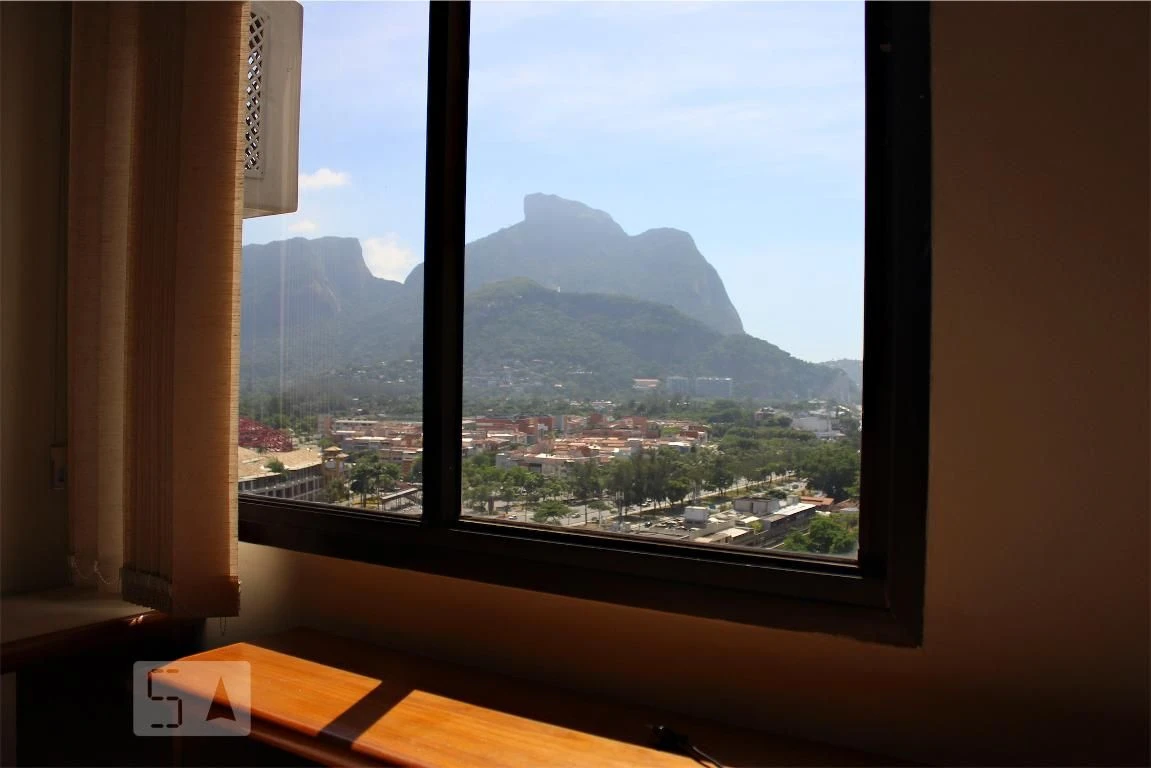 Furnished 4-bedroom apartment with 2 parking spots