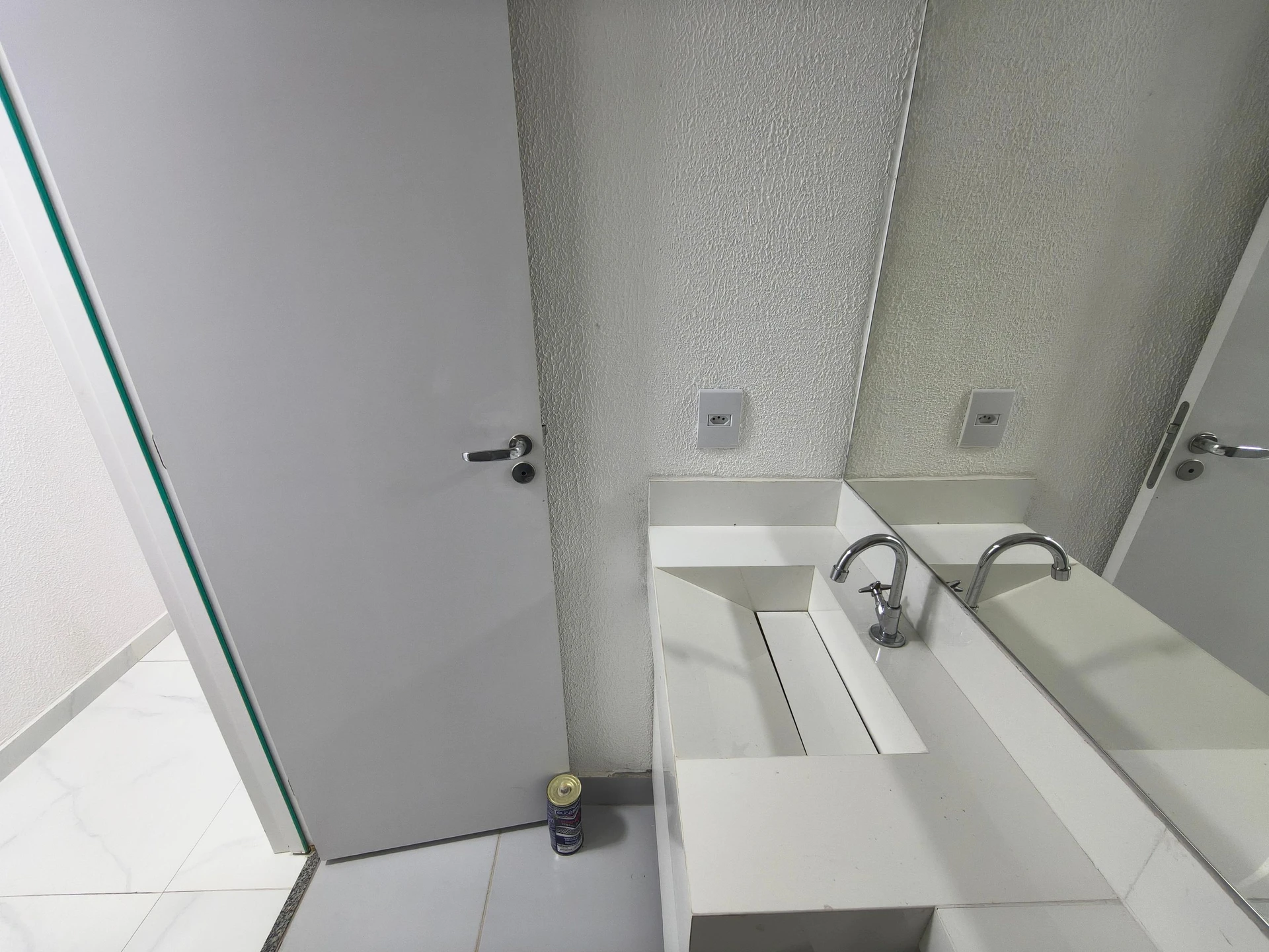 Apartamento mobiliado com 2 quartos, 1 banheiro e varanda — photo 6