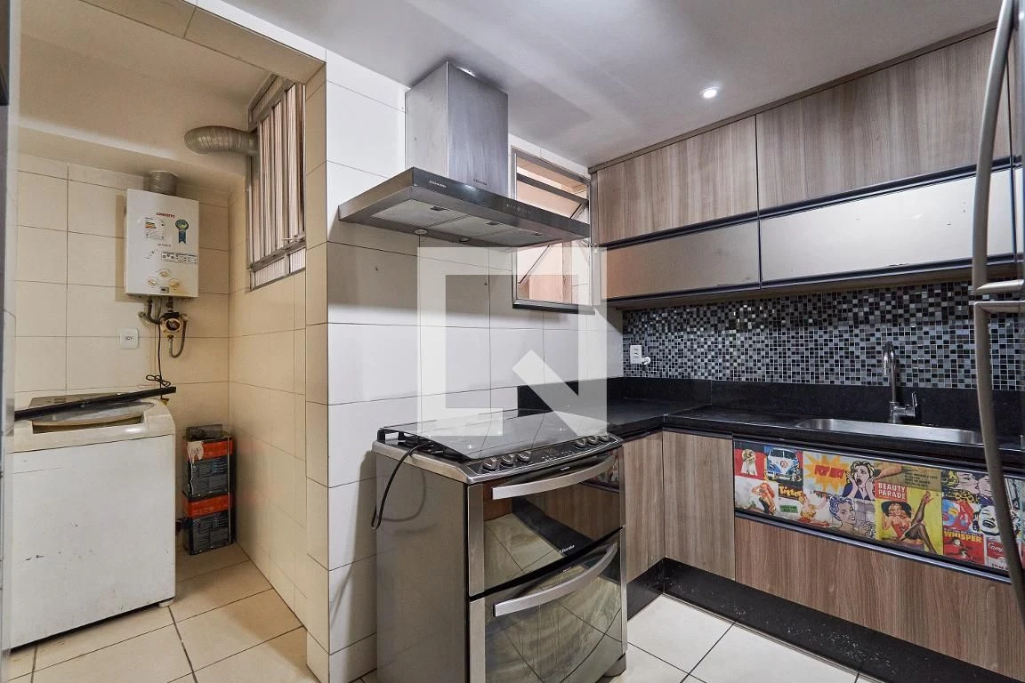 3-bedroom apartment with 1 parking spot and a closed kitchen