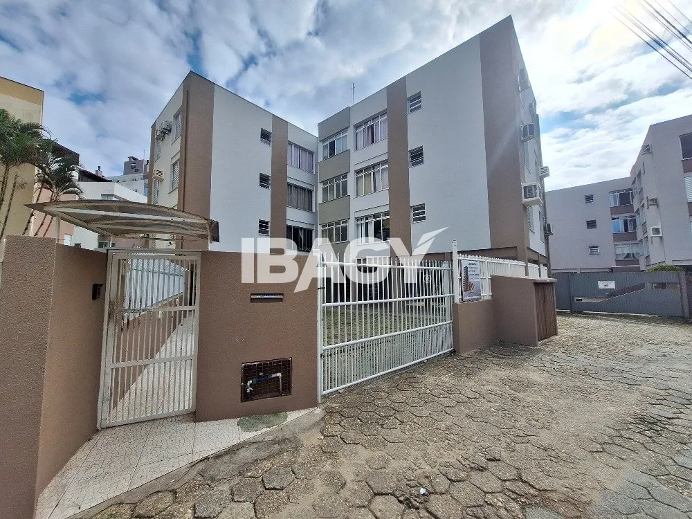One-bedroom, 40 m² apartment in Florianópolis — photo 3