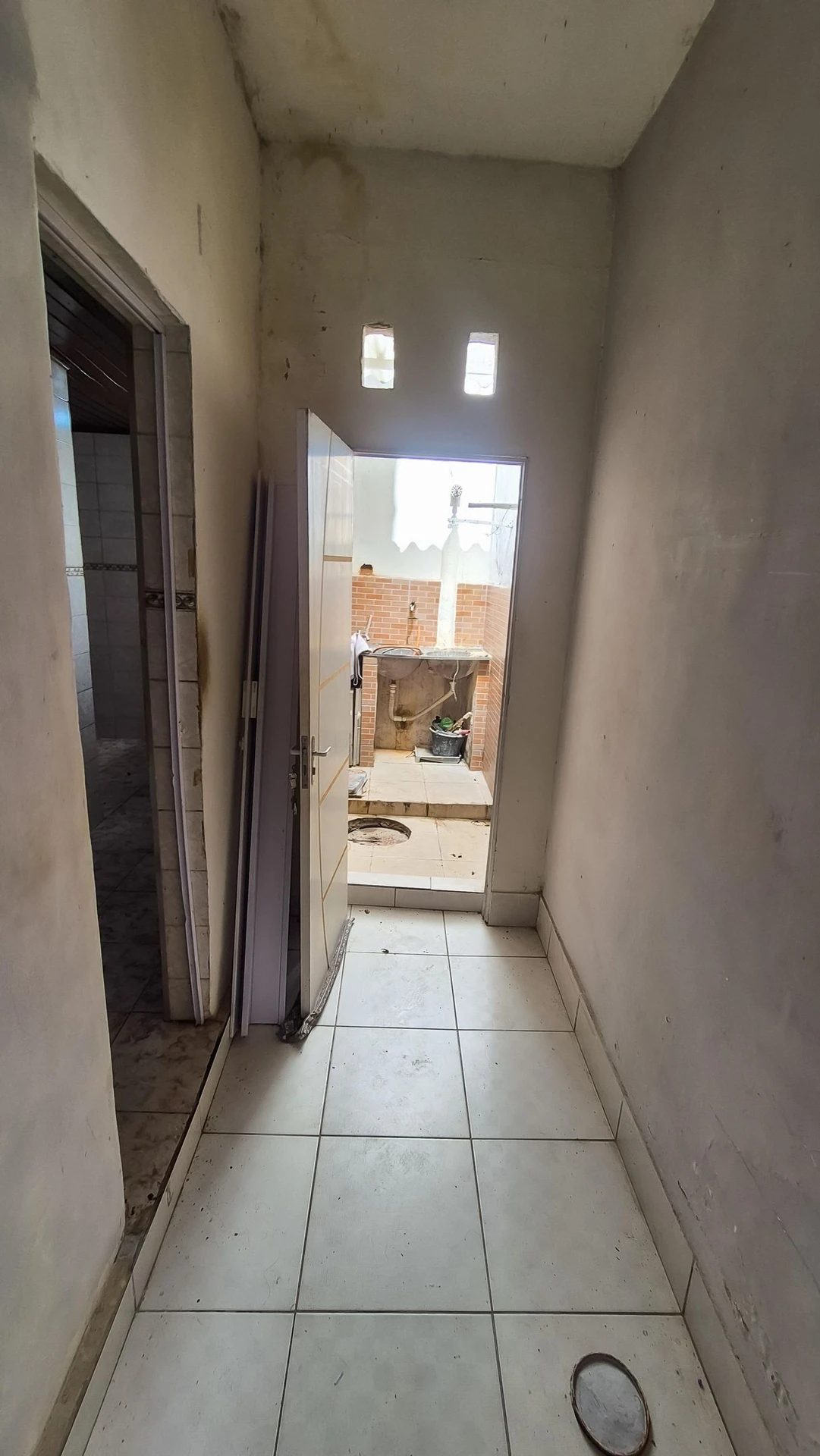 Невмебльована квартира з 2 спальнями та компактною кухнею — photo 19