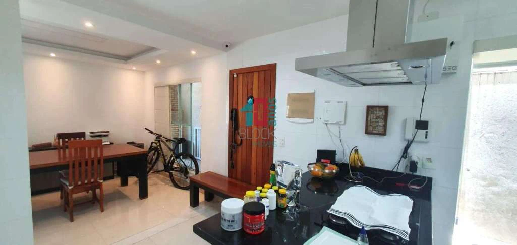 Condominium house with 4 suites and a home office desk — photo 9