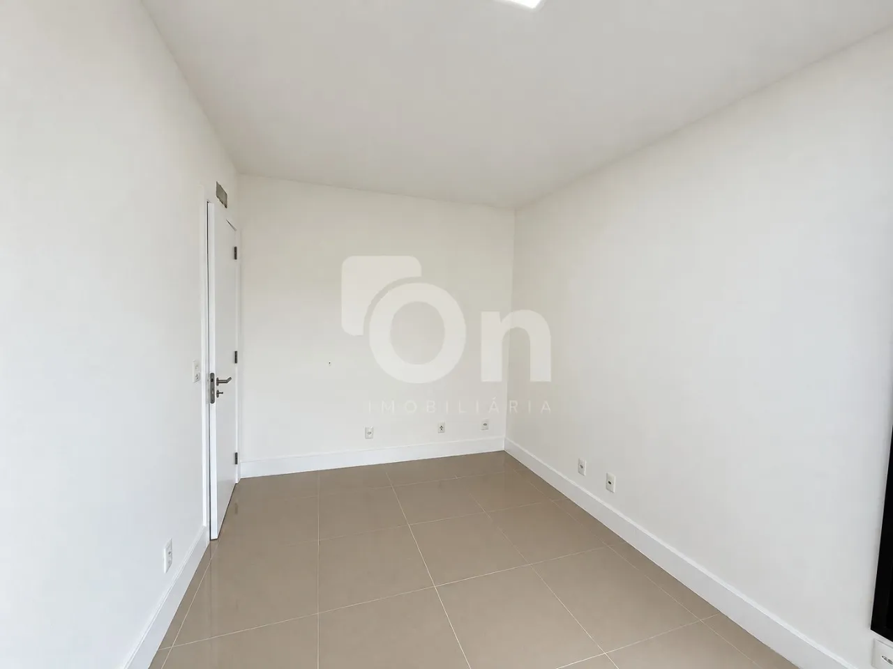 3-bedroom apartment in a building with a gym — photo 18