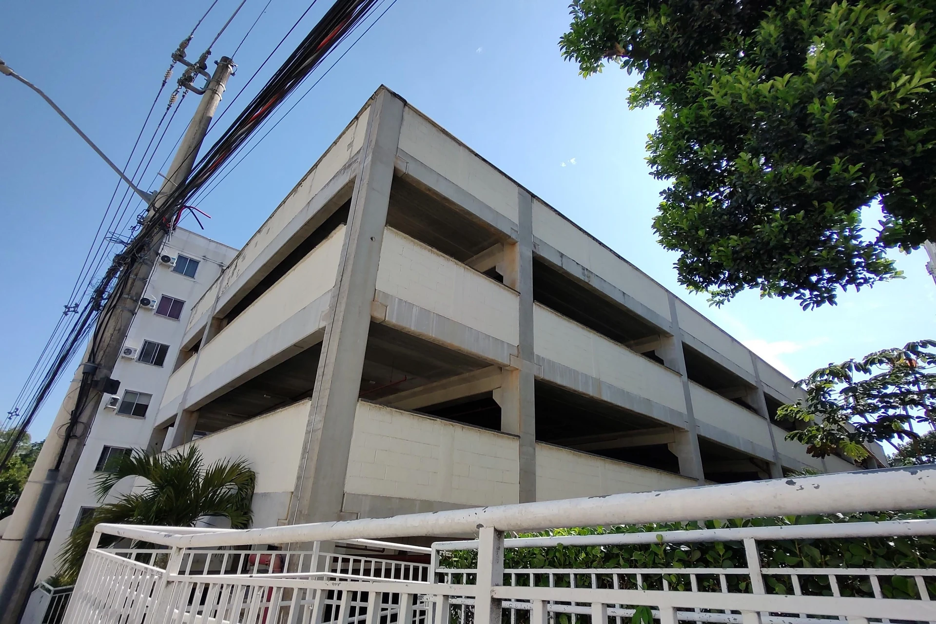 2-bedroom apartment in a building with a gym — photo 43
