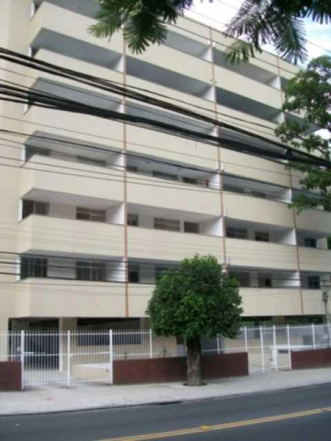 One-bedroom apartment in a building with a gym