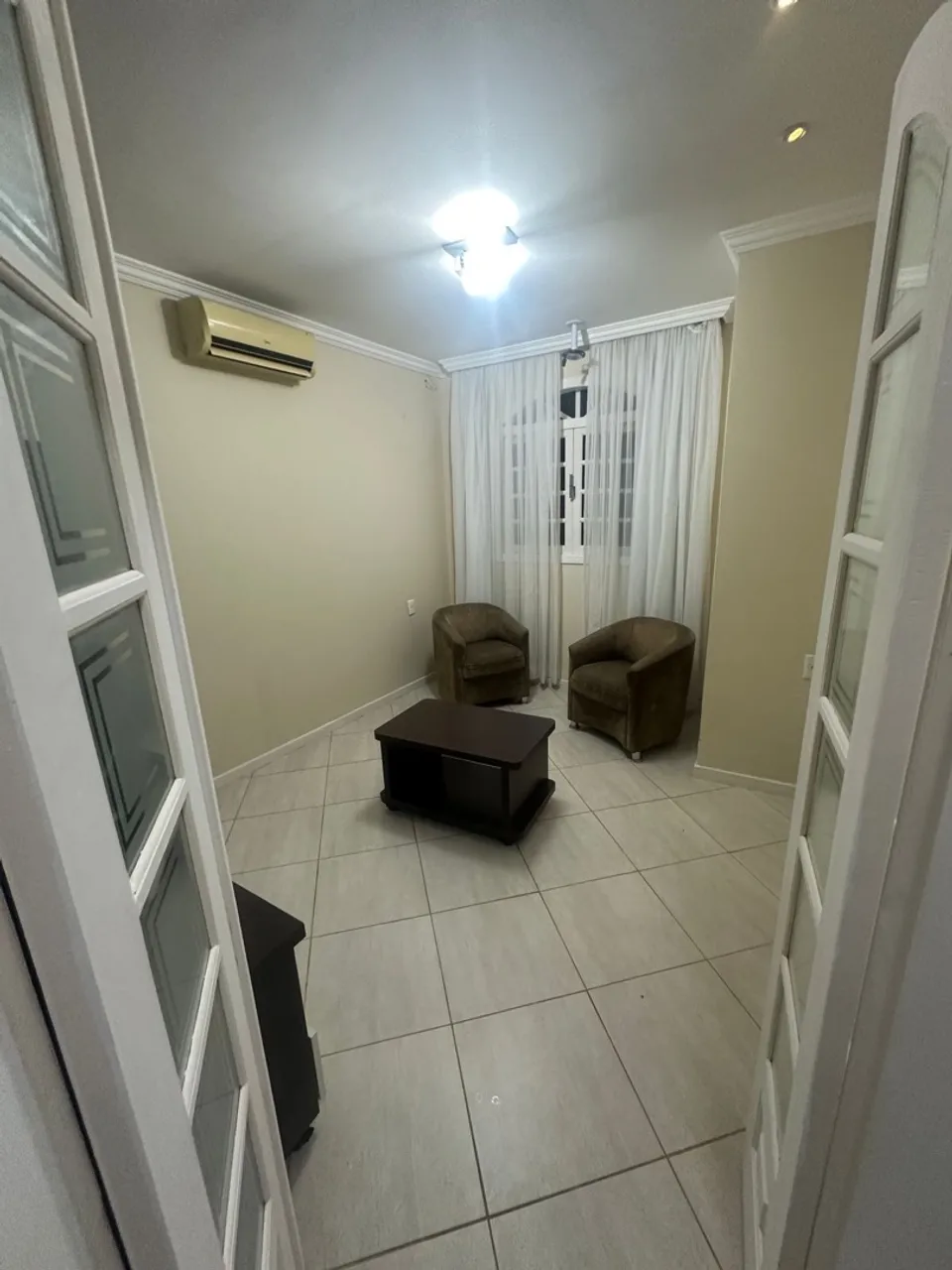 2-bedroom house with a bathtub in Florianópolis