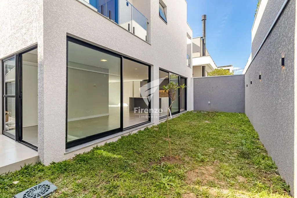 Furnished house with 4 bedrooms and 320 m² — photo 35