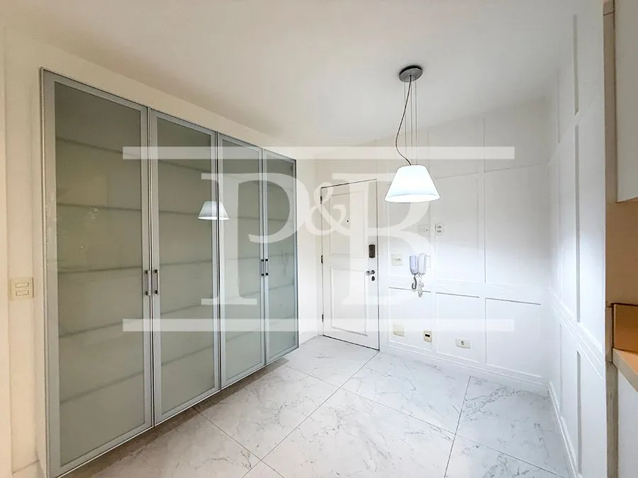 Furnished apartment, 230 m², with a bathtub — photo 36