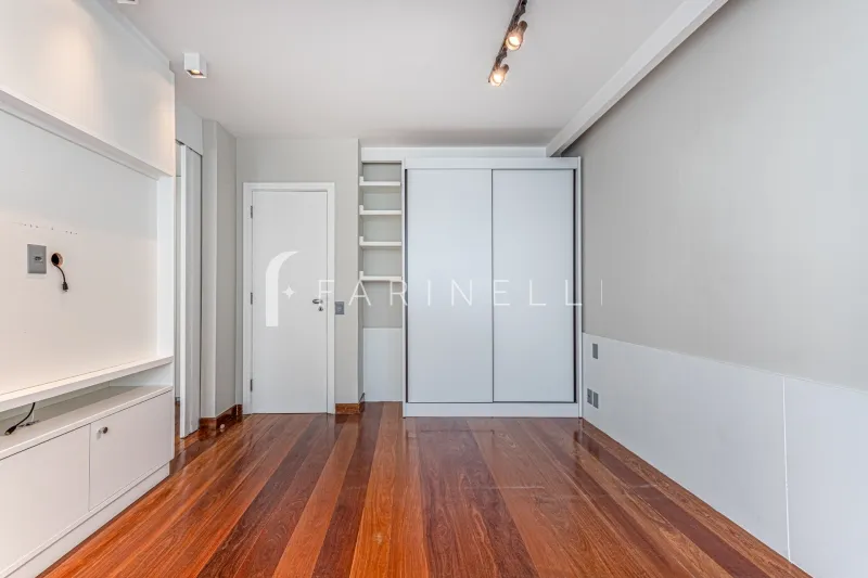 Floor-to-ceiling windows in a 3-bedroom apartment, 465 m² — photo 5