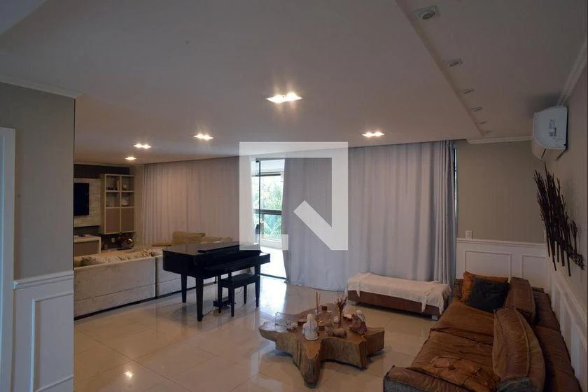 Glass-enclosed balcony in a 4-bedroom apartment, 233 m² — photo 17
