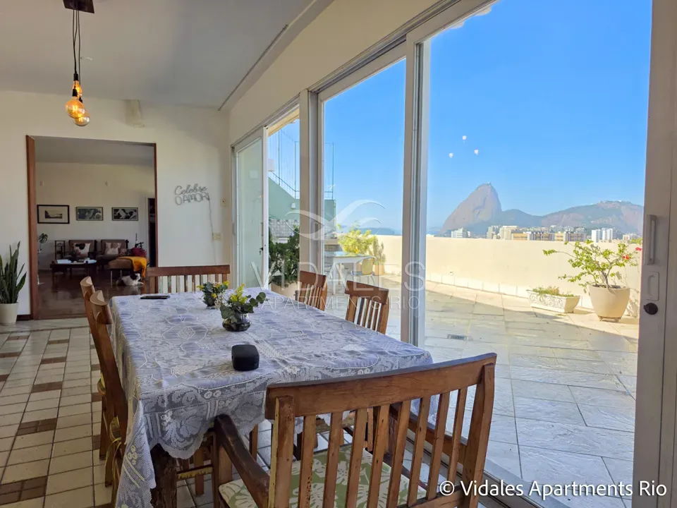Furnished 715 m² apartment with 4 en-suite bedrooms — photo 46