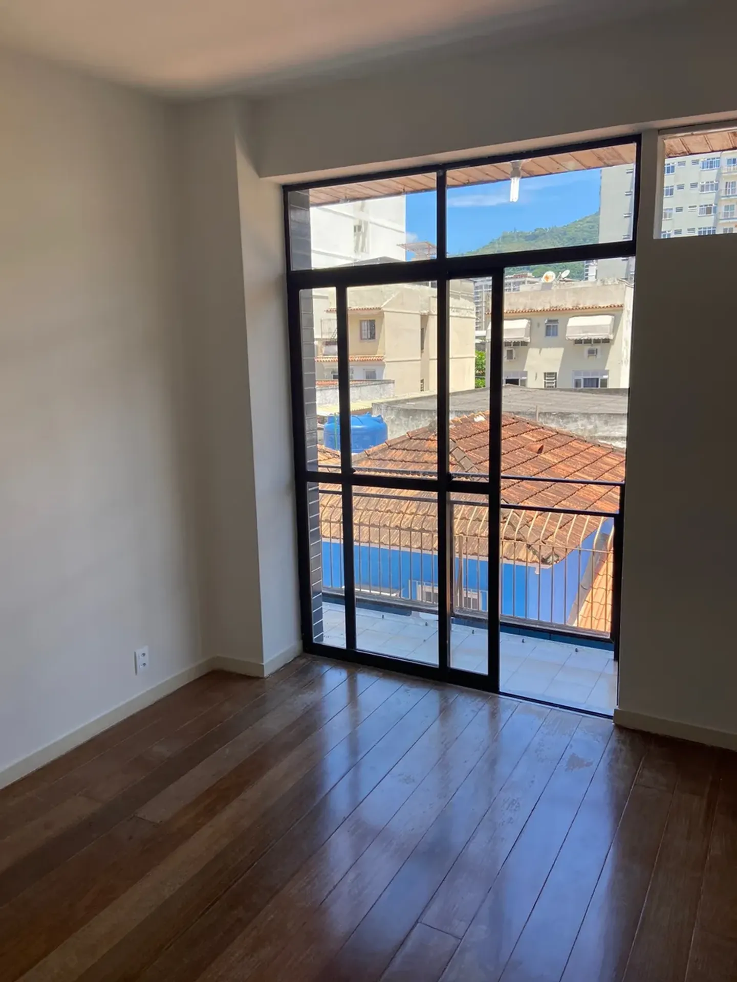 Wood or laminate floors in a 2-bedroom apartment, 70 m² — photo 17