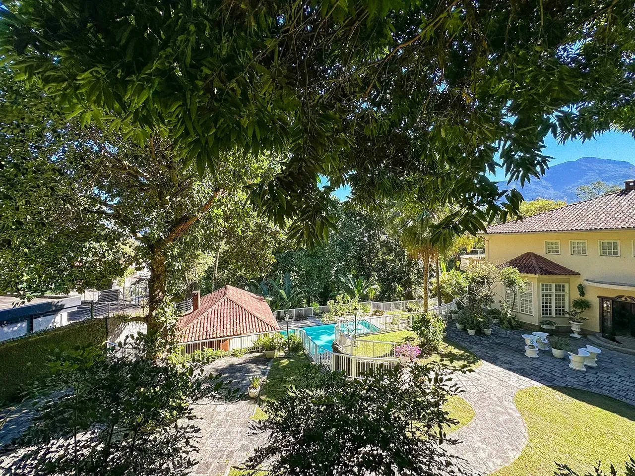 Casa com 4 quartos e 5 banheiros, varanda com churrasqueira — photo 19