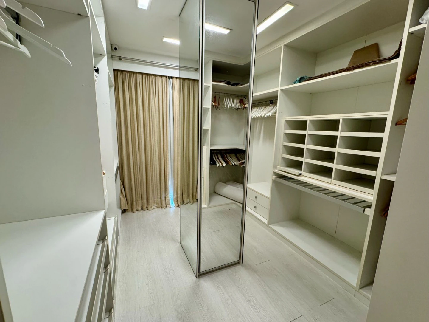 Apartamento mobiliado com 4 quartos e 260 m² — photo 25