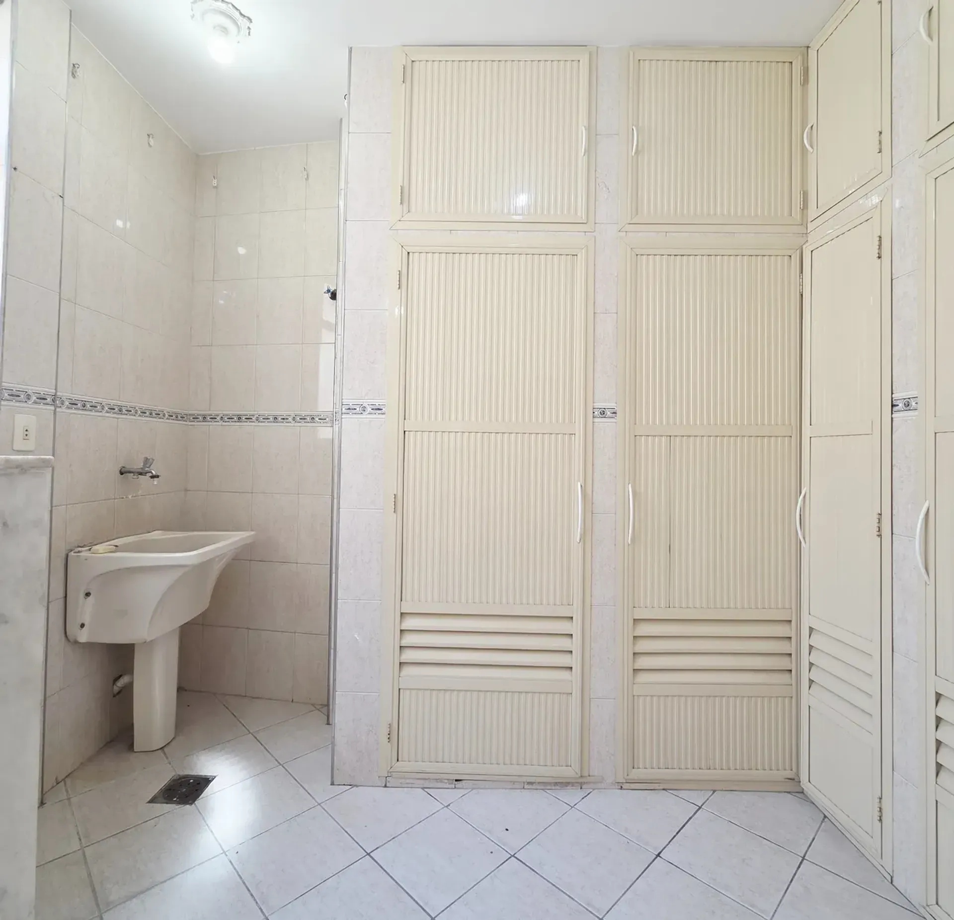 Apartamento com 2 quartos, 1 banheiro e cozinha fechada — photo 28