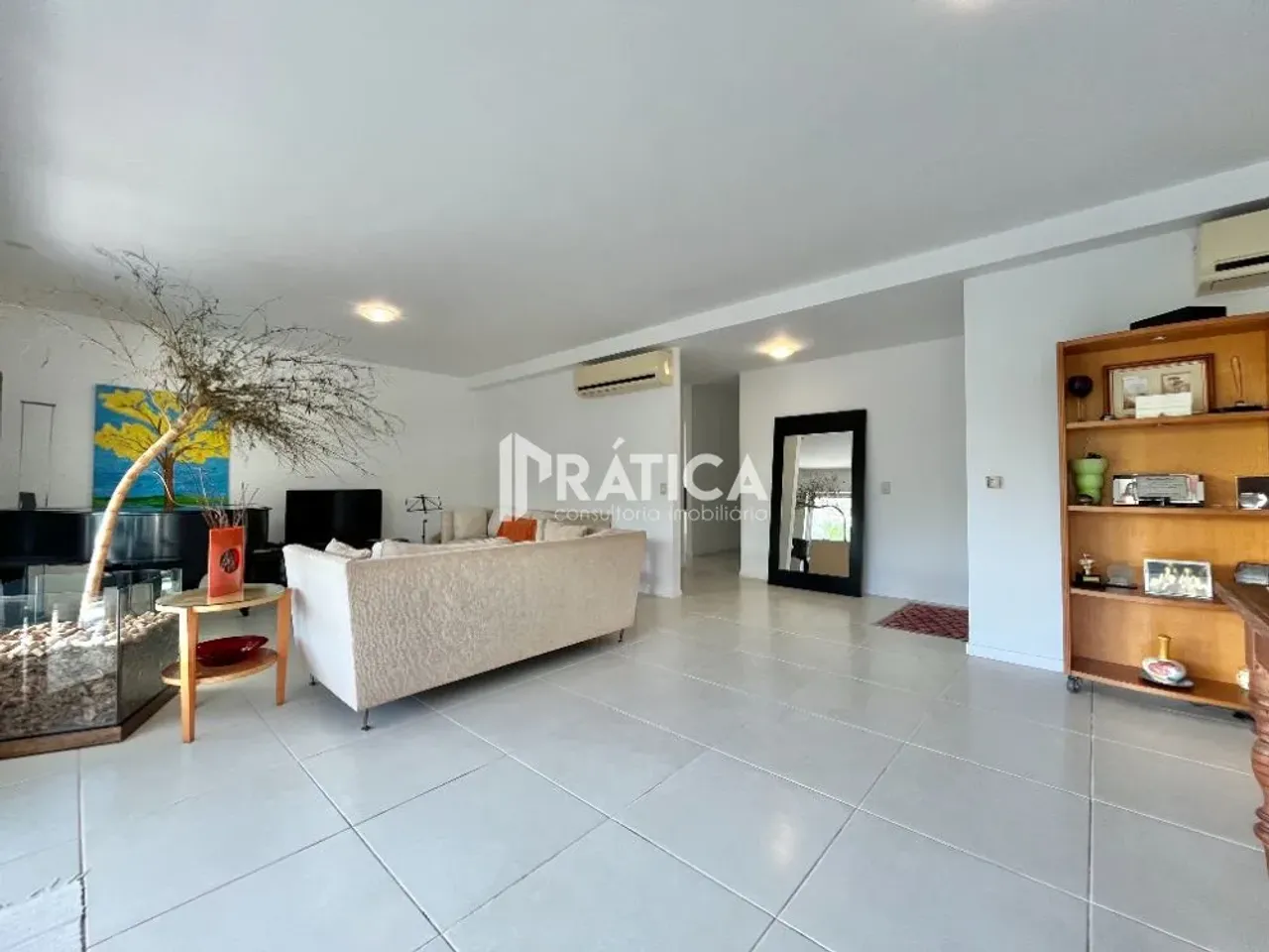 Unfurnished 4-bedroom apartment with balcony grill — photo 13