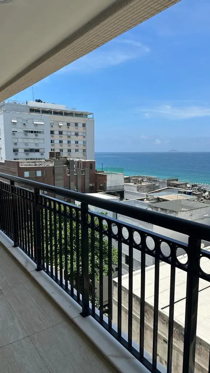 Apartamento mobiliado de 82 m² com 2 quartos e varanda