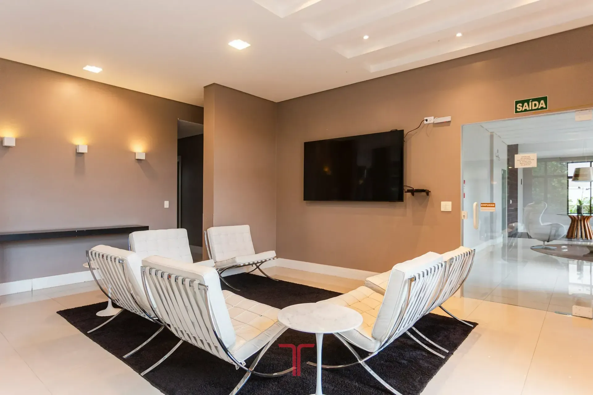 3-bedroom apartment in a building with a pool — photo 71