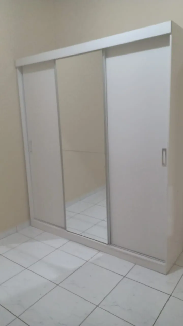 1-bedroom apartment with a glass shower enclosure — photo 2