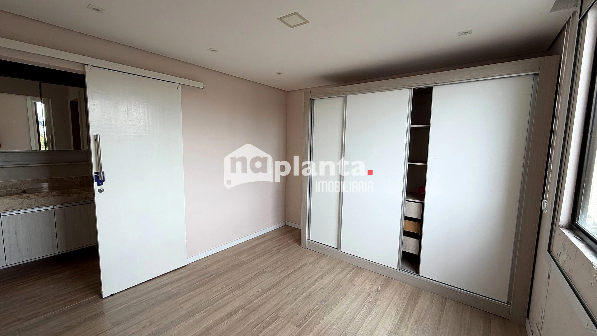 One-bedroom apartment in a building with a pool — photo 9