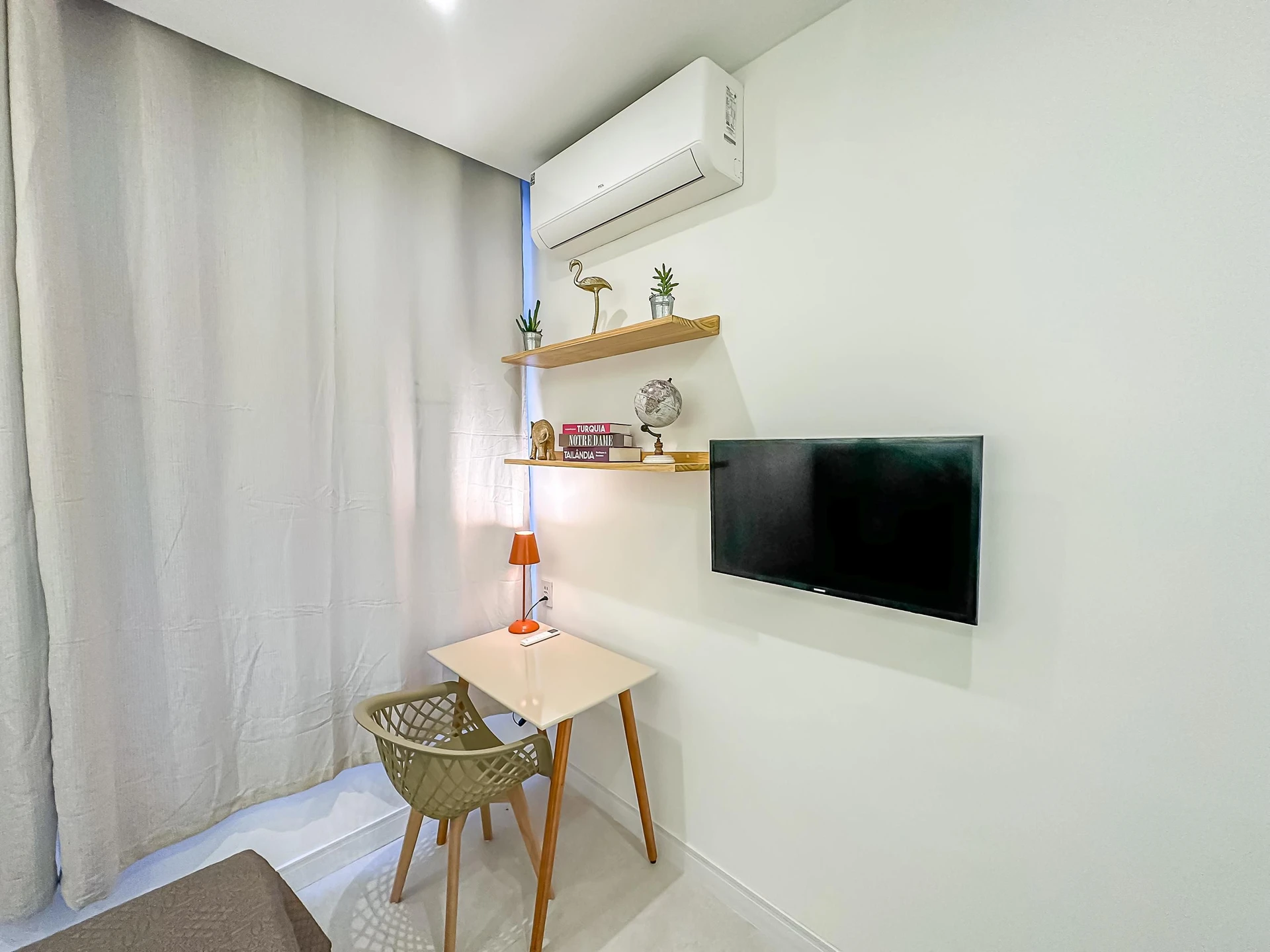 Меблированная квартира с 1 спальней и кухней open-plan — photo 13