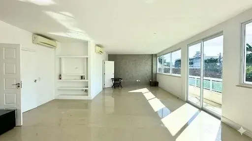 Unfurnished house with 5 bedrooms and 5 bathrooms, 266 m² — photo 2