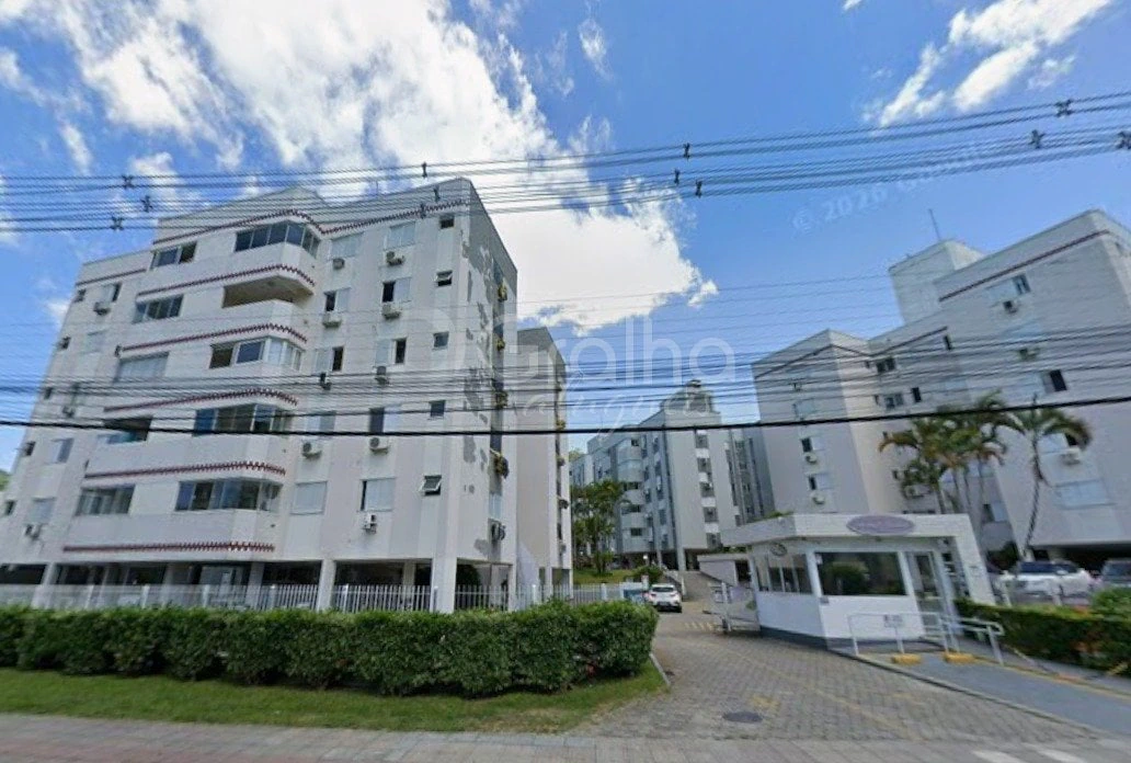 3-bedroom apartment in a building with a pool — photo 18