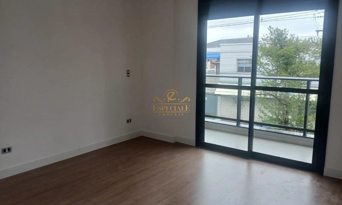 3-bedroom apartment with wood or laminate floors in Curitiba — photo 4
