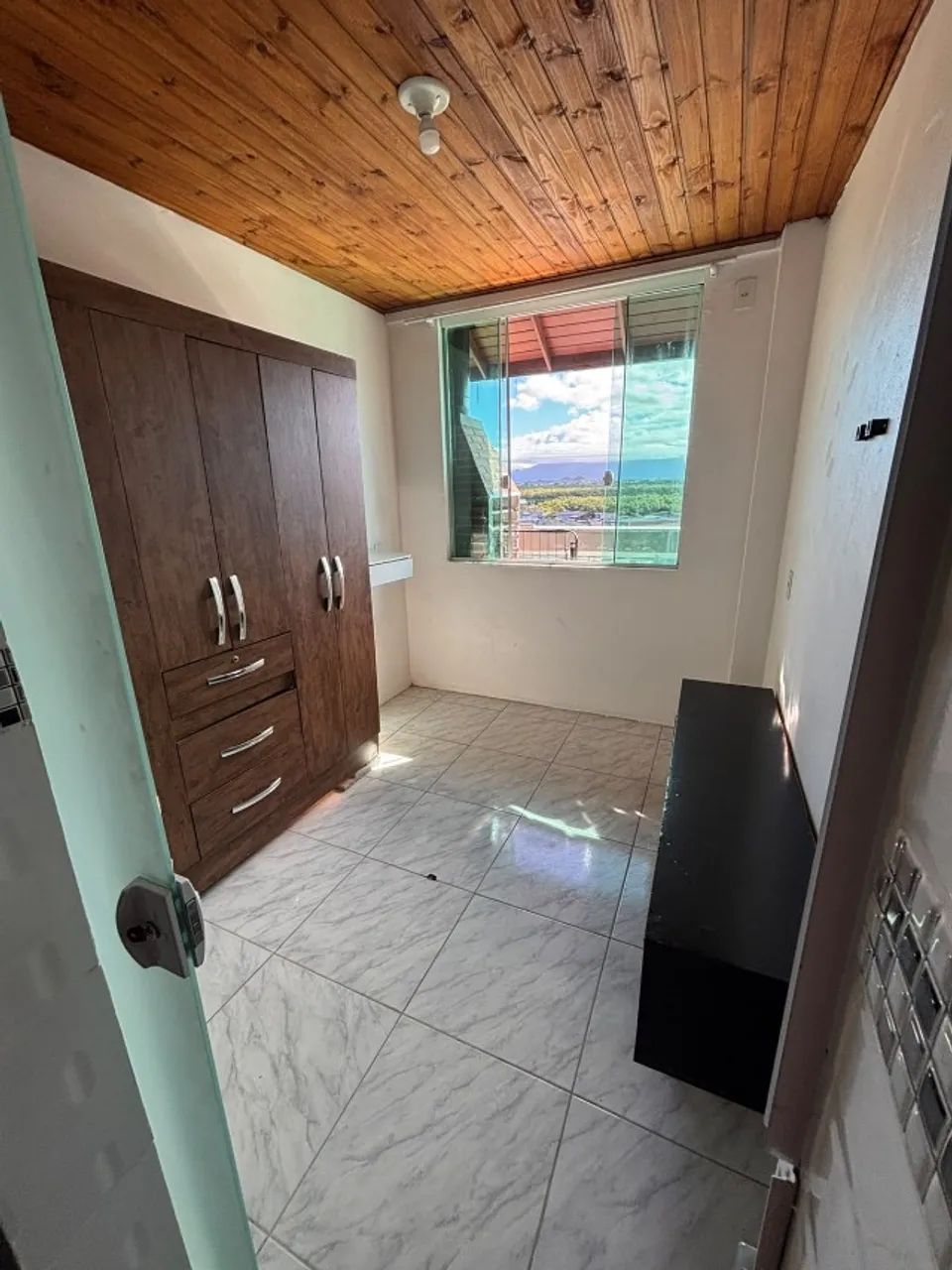 2-bedroom apartment with a water view in Florianópolis — photo 10