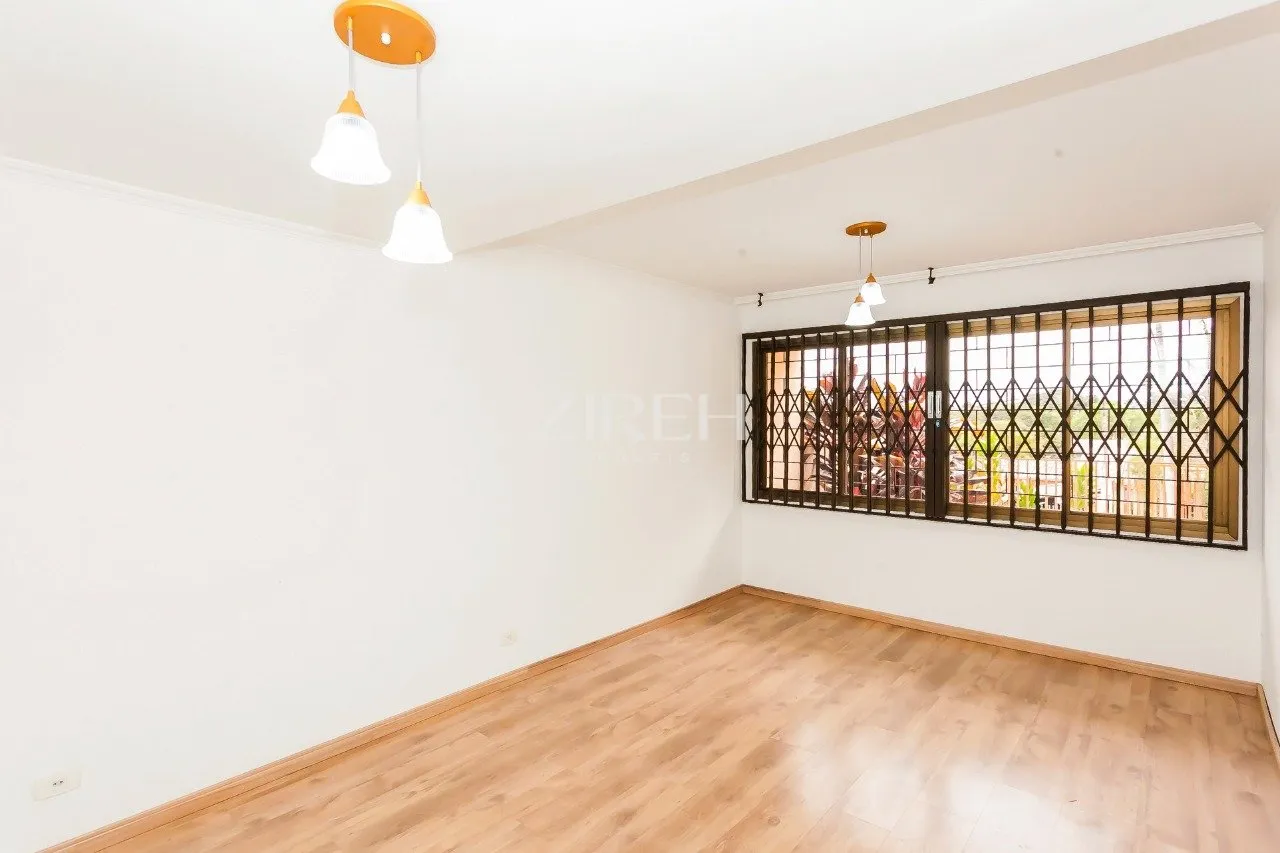 House, 145 m², with wood or laminate floors