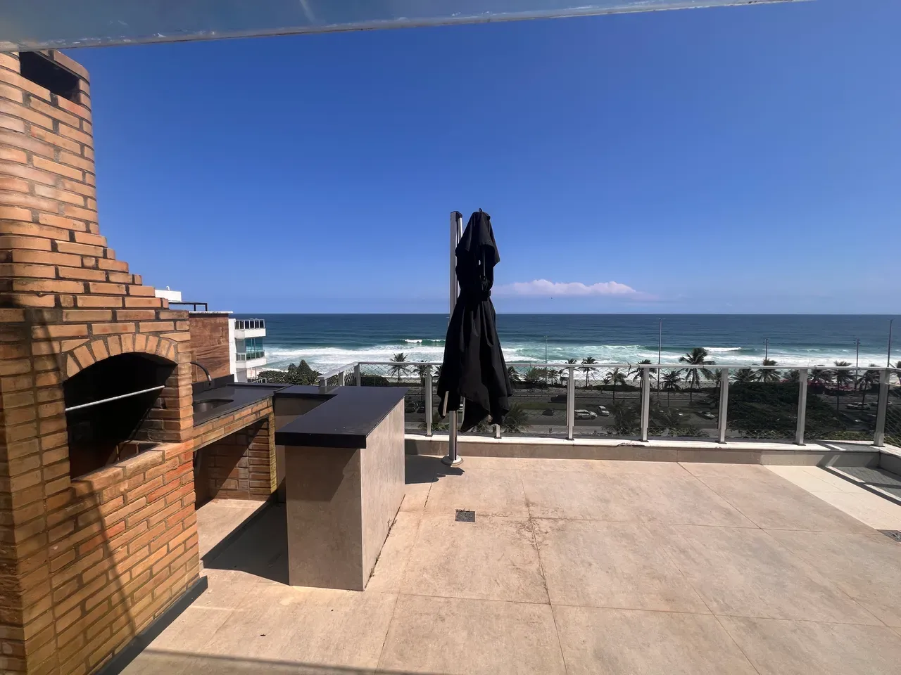 4-bedroom apartment with floor-to-ceiling windows