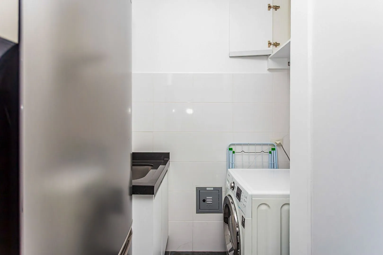 78 m² apartment with floor-to-ceiling windows and a bathtub — photo 43