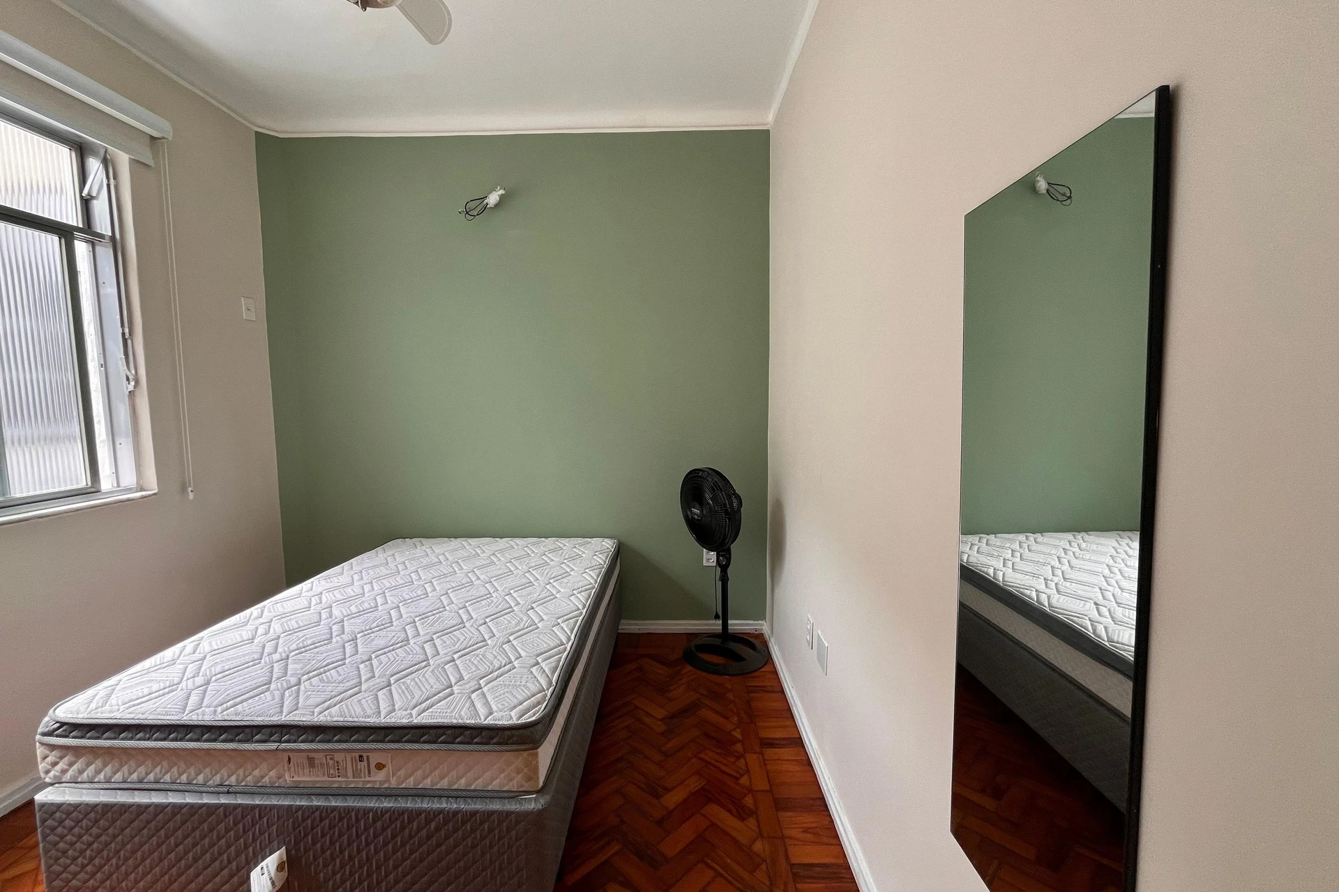 3-bedroom apartment with a walk-in closet — photo 5