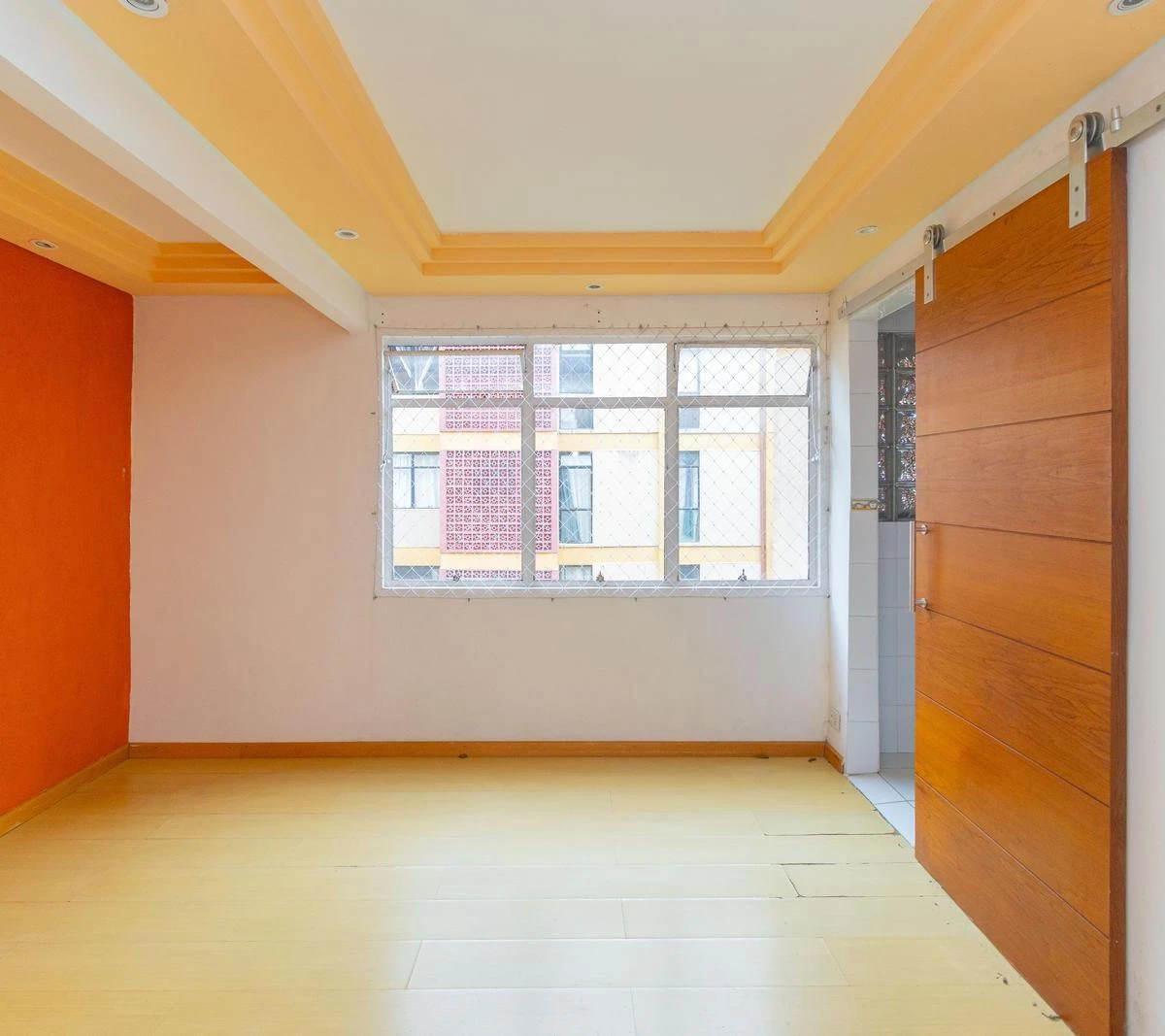 2-bedroom apartment with wood or laminate floors in Curitiba — photo 14