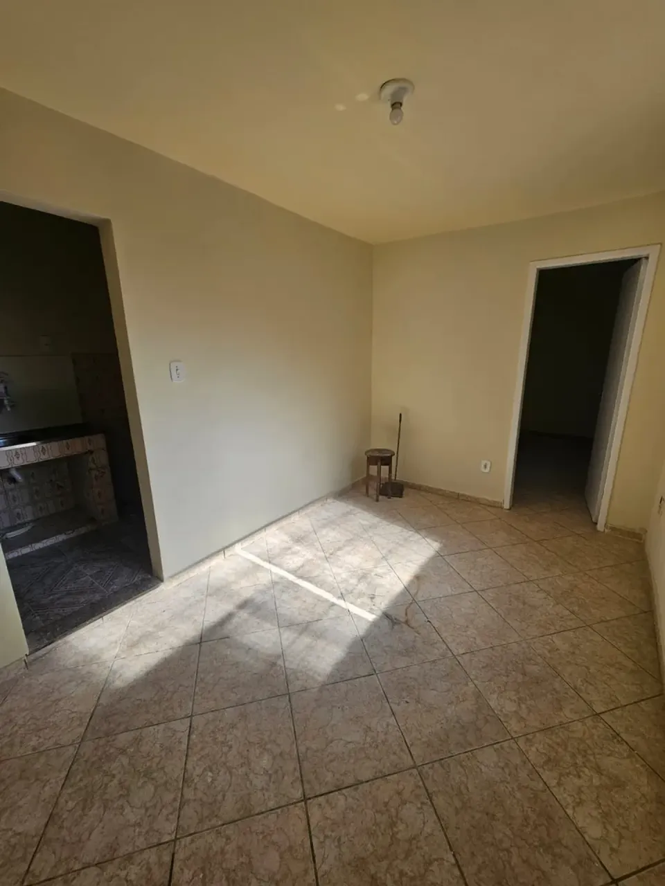 1-bedroom house with 1 bathroom no parking included — photo 12