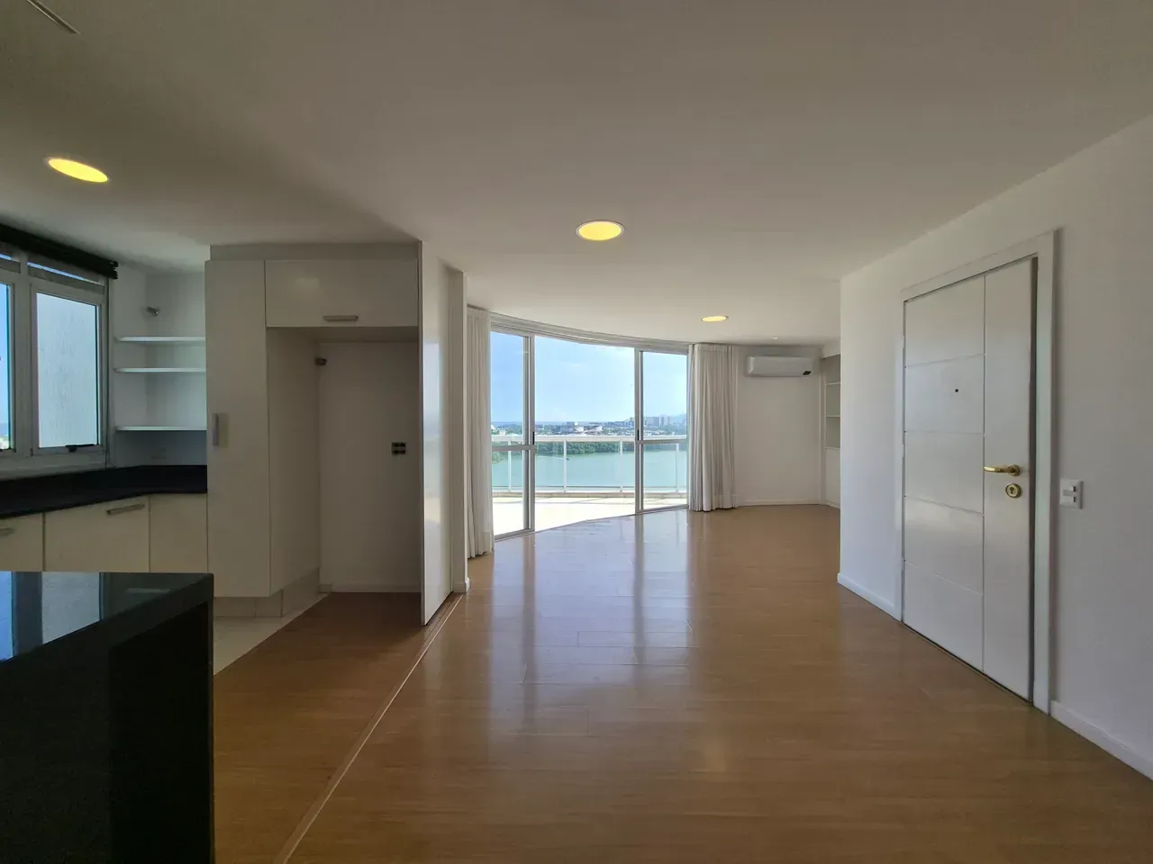 Duplex with 225 m², 3 bedrooms, and open-plan kitchen — photo 7