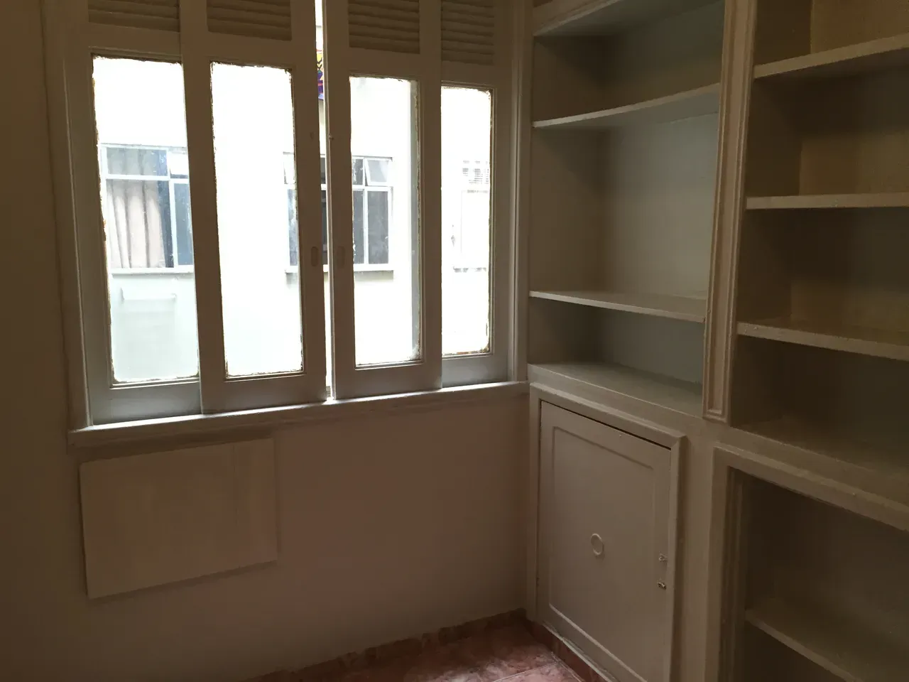Apartamento sem mobília com 1 quarto e cozinha separada — photo 3