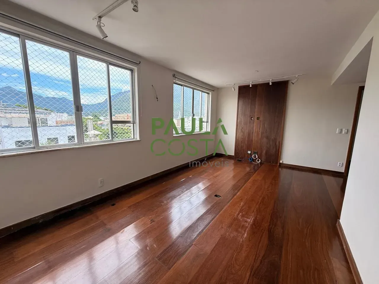 Top-floor apartment with 5 bedrooms and 5 bathrooms plus balcony grill — photo 25