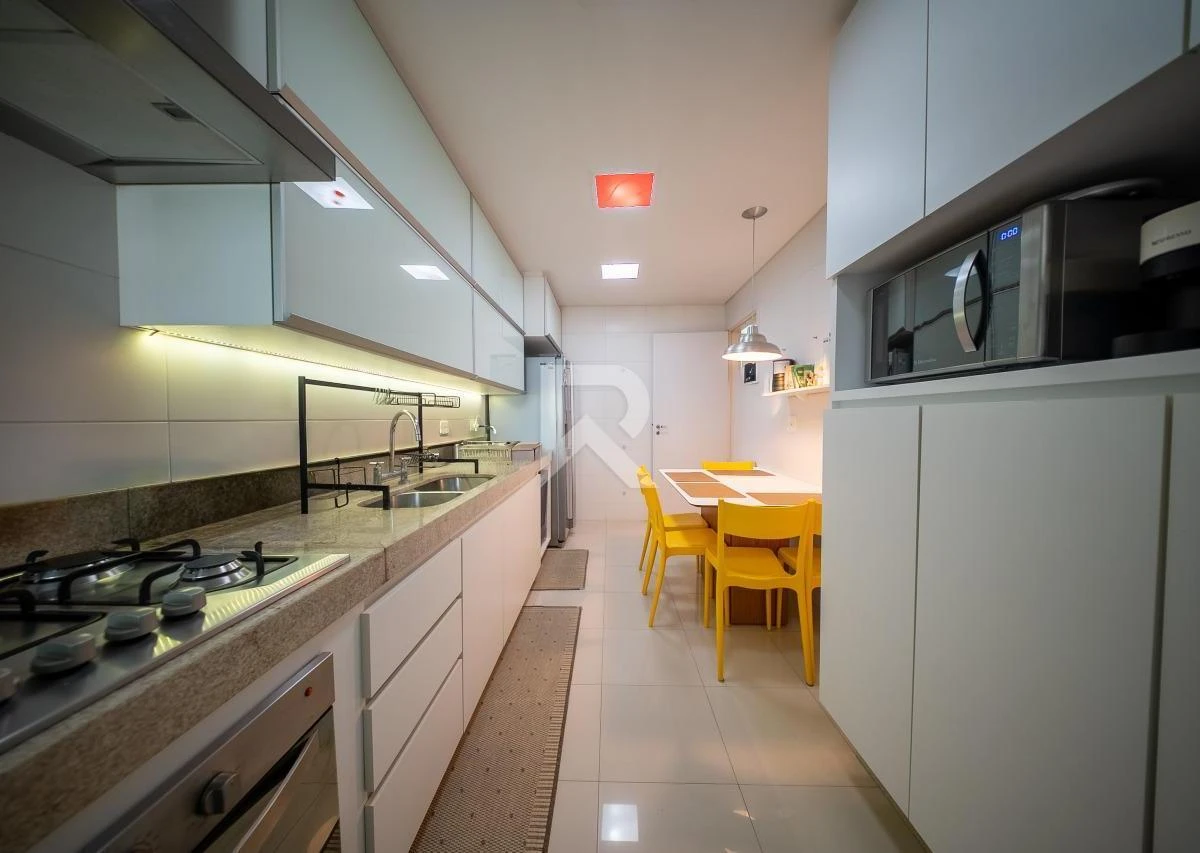 Балкон з грилем та 4 спальні: квартира 186 м² — photo 19