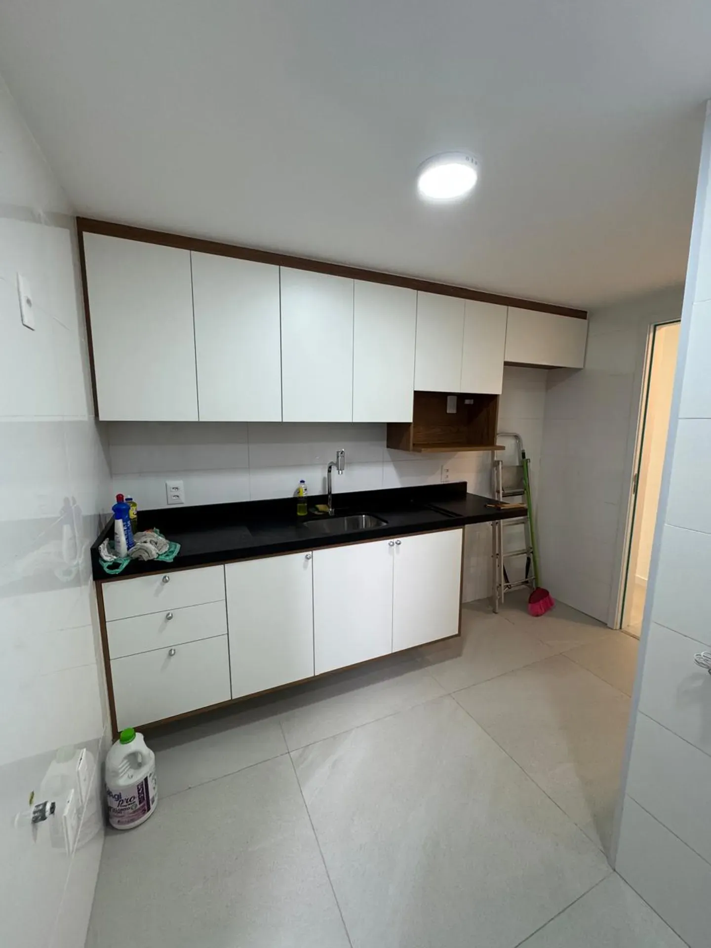 Unfurnished apartment with 3 bedrooms and 4 bathrooms — photo 26