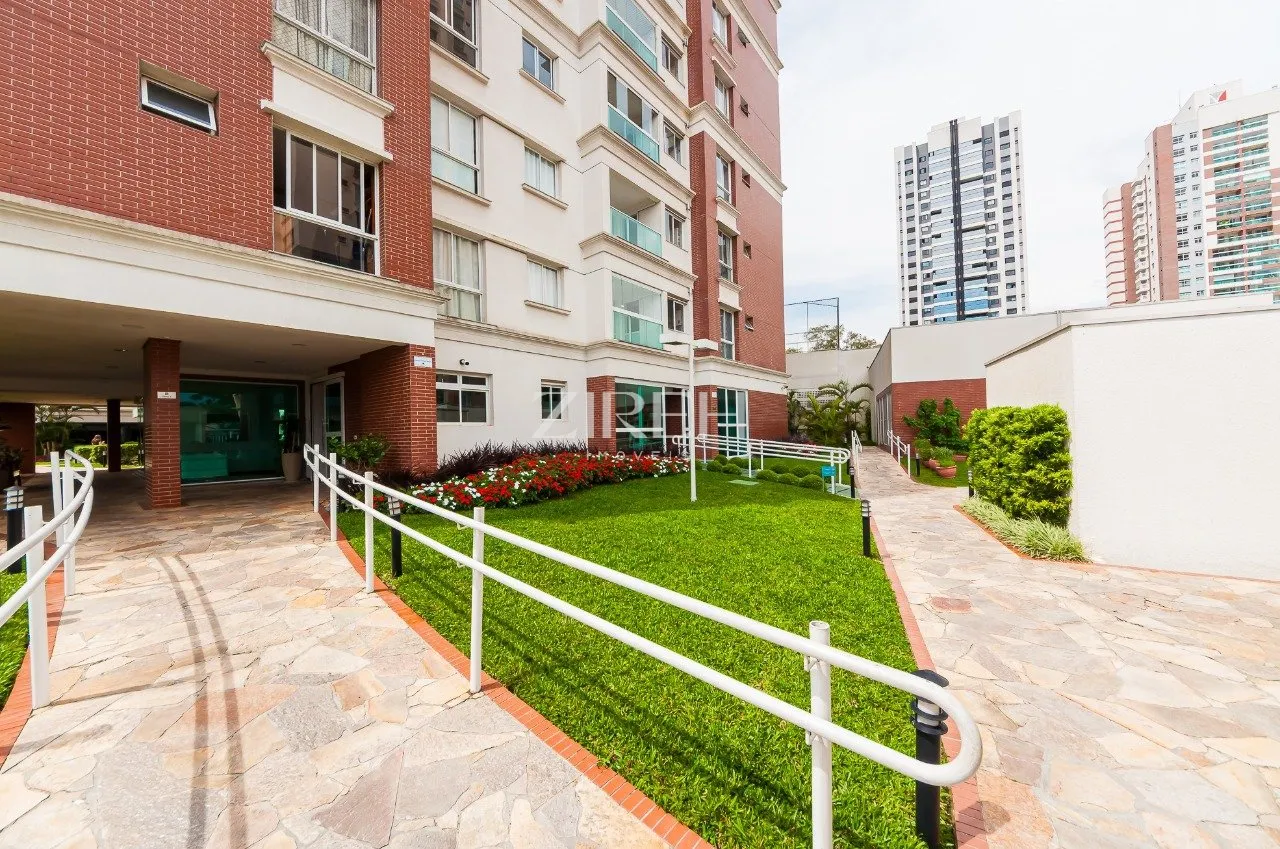 Квартира 70 м² с застеклённым балконом и рабочим местом — photo 24