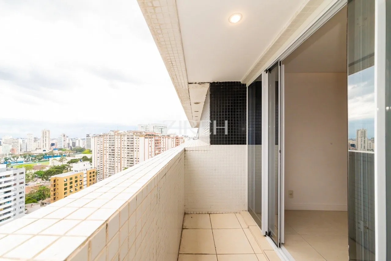 Glass-enclosed balcony in a 2-bedroom apartment, 57 m² — photo 21
