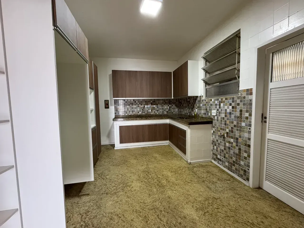 Rental apartment with 99 m², 3 bedrooms and 3 bathrooms — photo 2