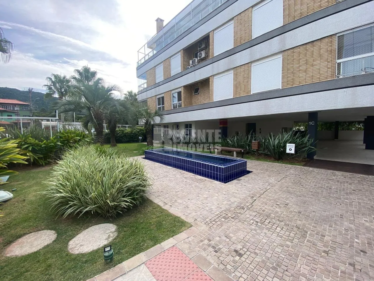 Apartamento amueblado de 2 dormitorios con terraza y parrilla — photo 3