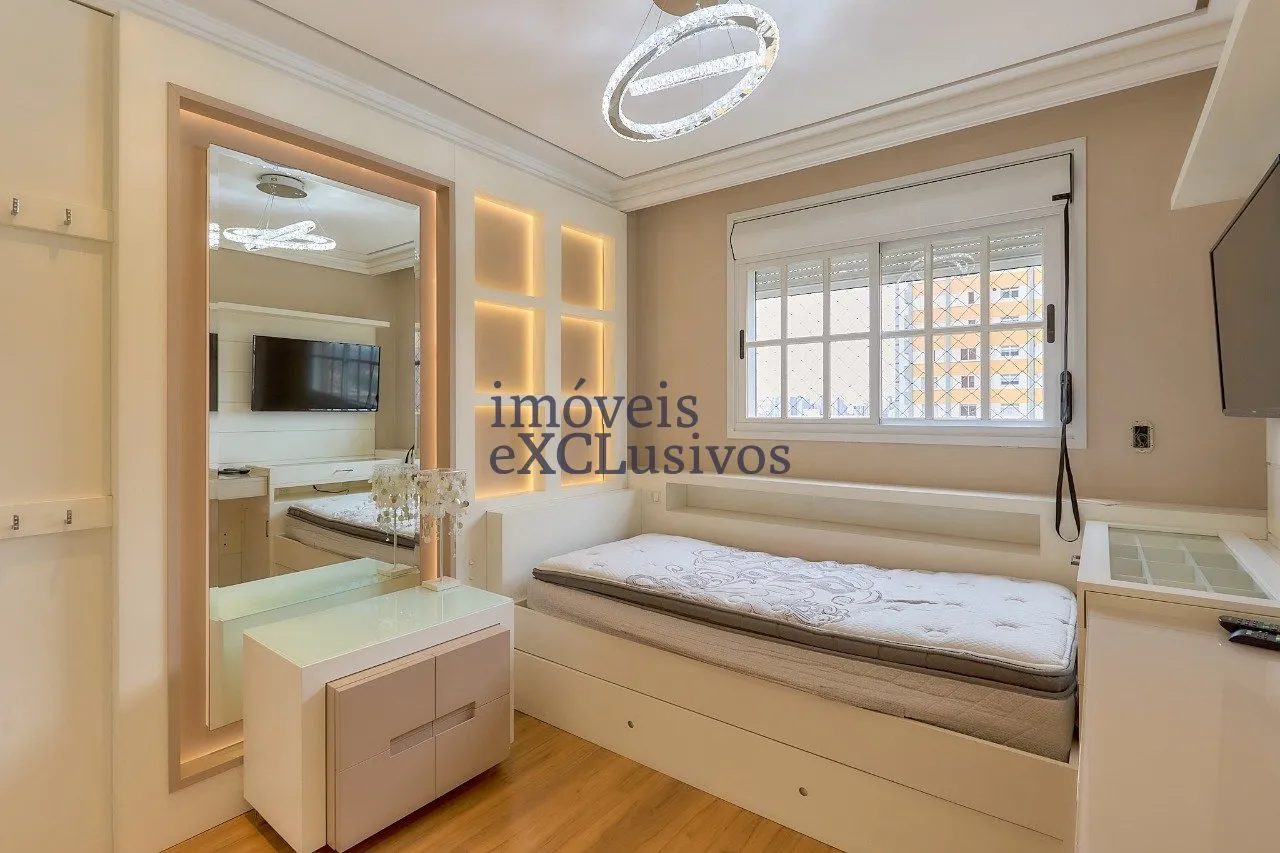 Floor-to-ceiling windows in a 3-bedroom apartment, 146 m² — photo 25
