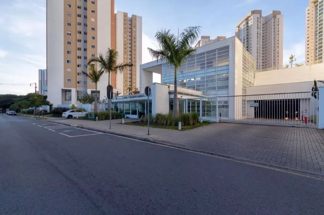 Apartamento de 2 dormitorios con balcón cerrado en vidrio — photo 40