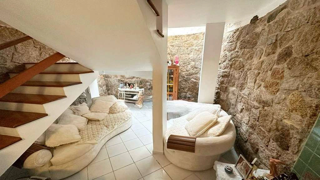 House with 5 bedrooms and 2 en-suites — photo 3